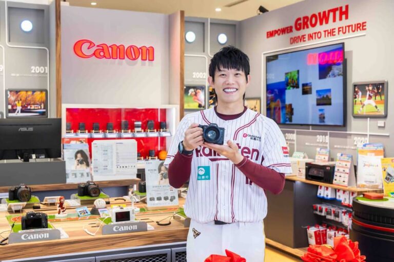 Canon臺北大巨蛋展售體驗店全新開幕！球星陳冠宇化身一日店長掀起預購熱潮